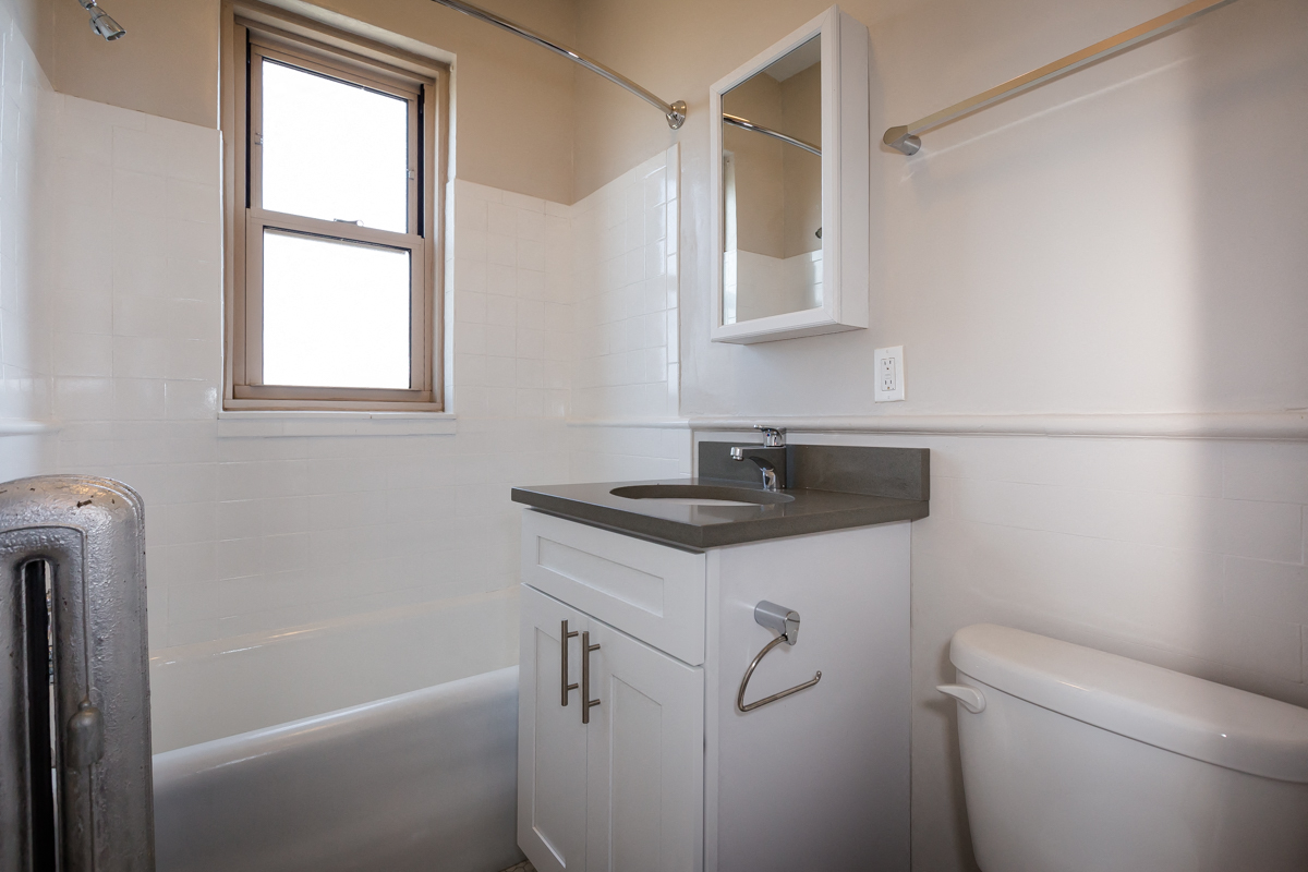 uchicago university of chicago roommate matching renovated bathroom chicago apartment 1401 hyde park blvd